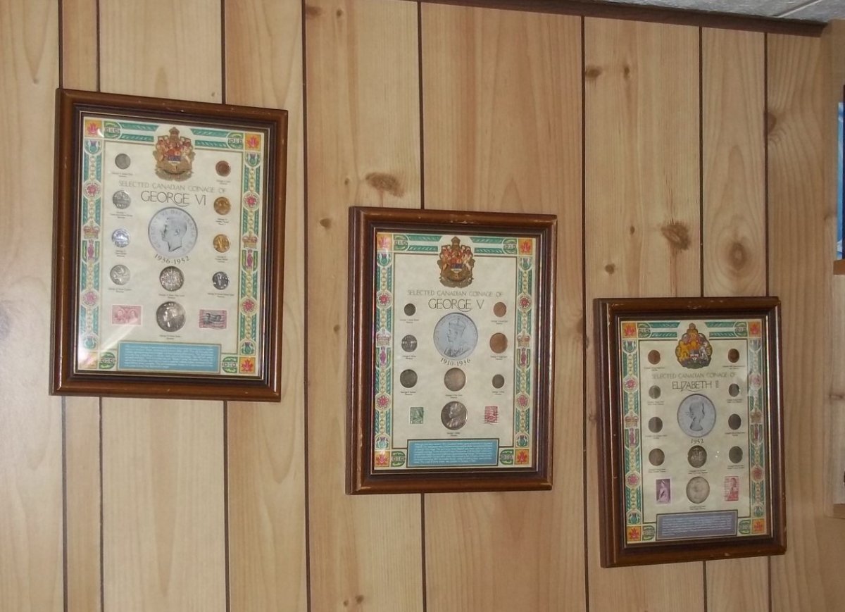 Nice-Mounted-&-Framed-Coin-Sets-Value-Help