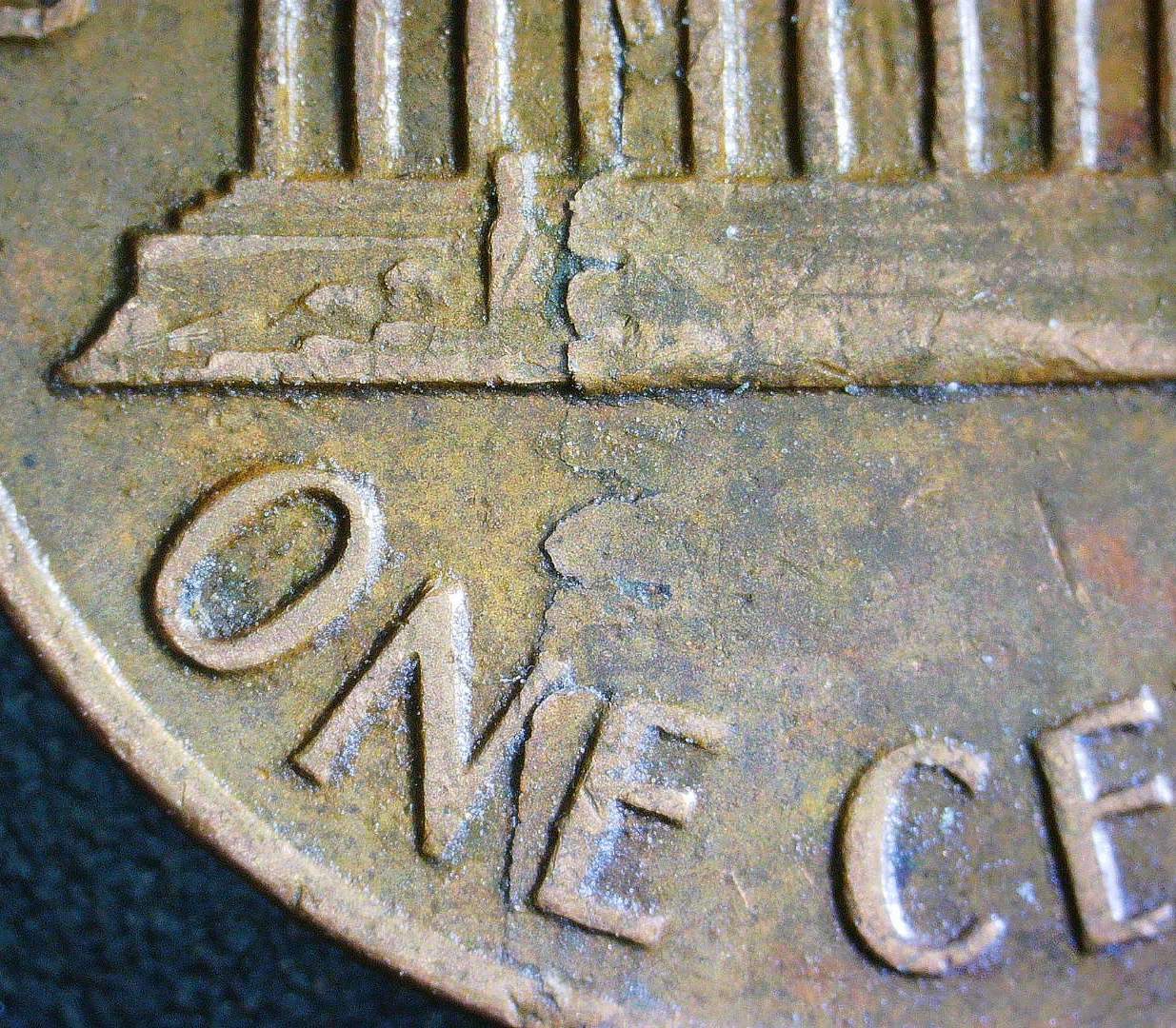 1972-D-Lincoln-Penny-Rim-To-Rim-Die-Break?