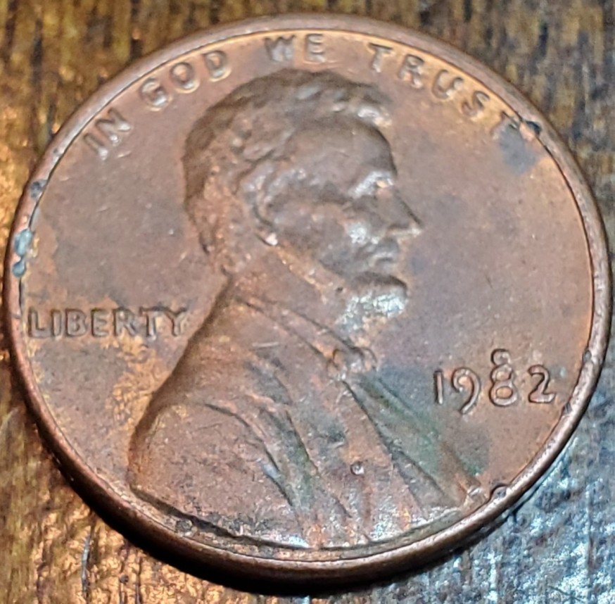 1982-P-Lincoln-Cent-Zinc-Large-Date-With-Die-Chip?-Doubling?-Inclusion?