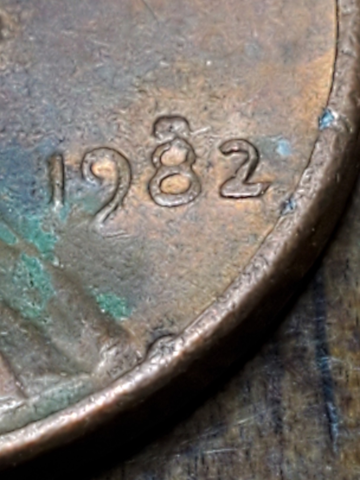 1982-P-Lincoln-Cent-Zinc-Large-Date-With-Die-Chip?-Doubling?-Inclusion?