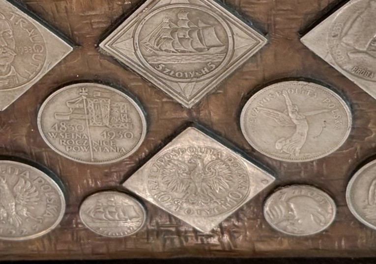Think-These-Are-Real-Coins-On-The-Lid-Of-Box?-Help-Needed