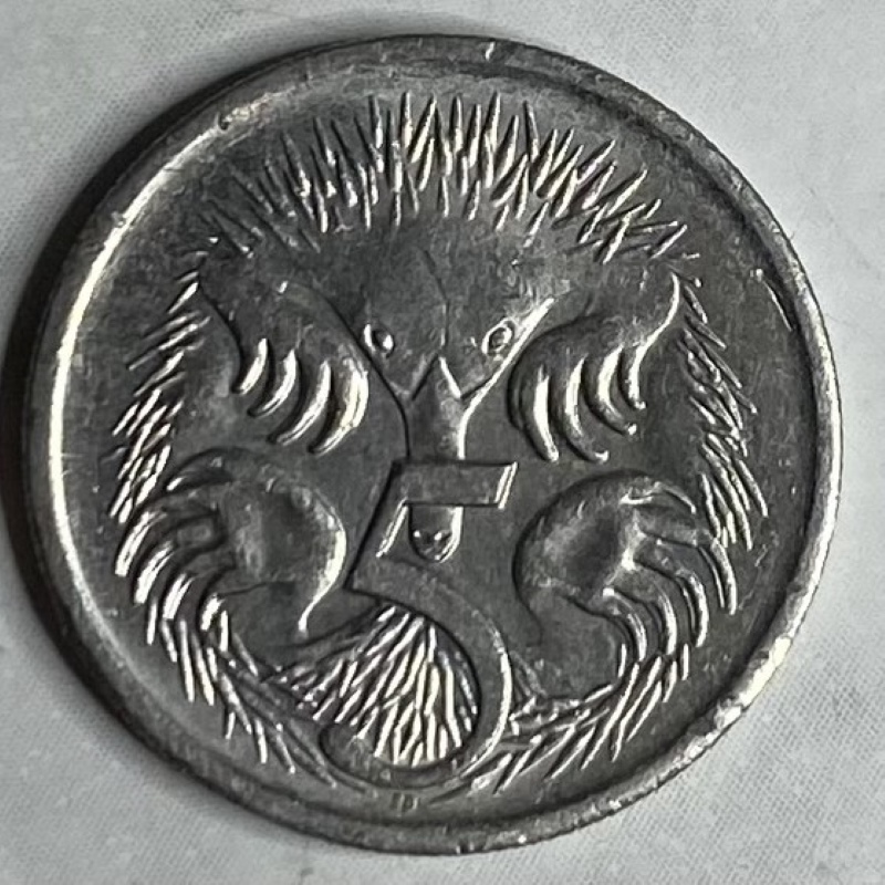 2009-5c-Cud-Lip-Queen