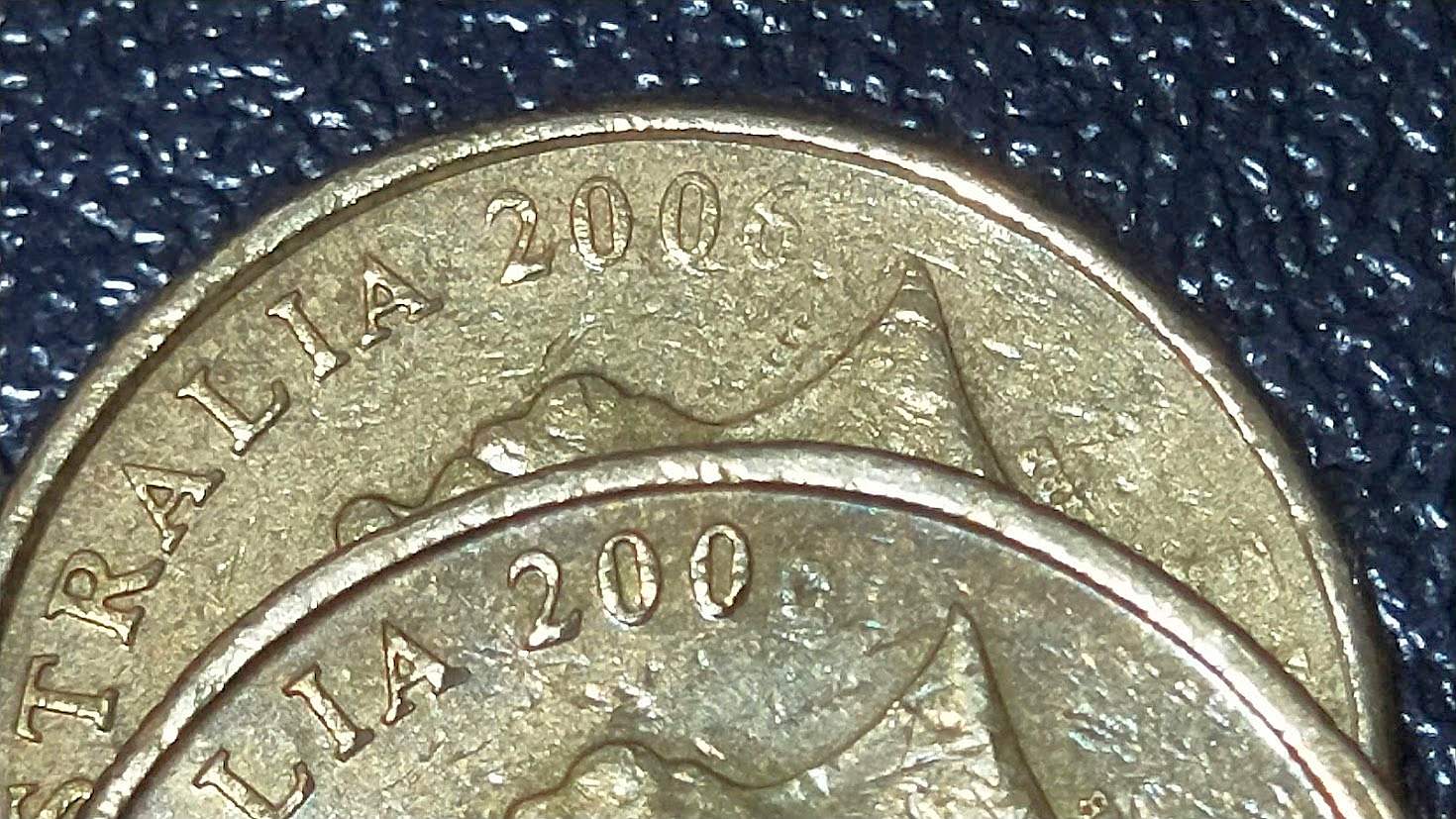 Australia-2006-$1-Mob-Of-Roos---Defective-'6'---