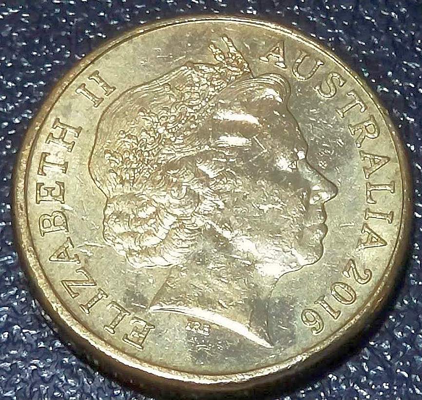 Australia-2016-$1-Mob-Of-Roos-With-Sunken-Kangaroo's-Head.-Or-PMD?---Expert-Opinion-Appreciated