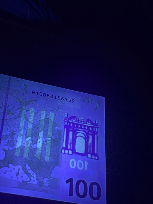 �100-Banknote-With-A-