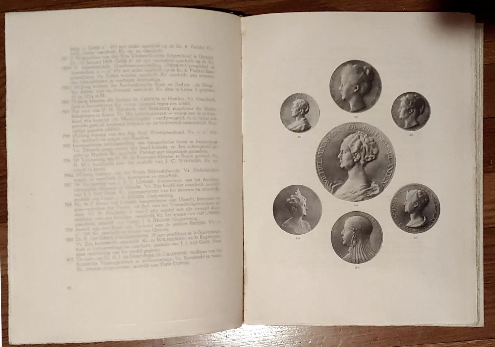 New-York-International-Numismatic-Convention,-2025