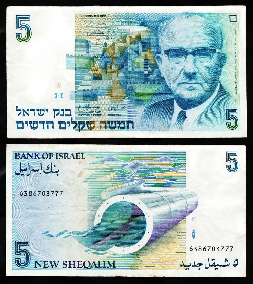 Post-Your-Numismatic-Items-With-Someone-Wearing-Glasses