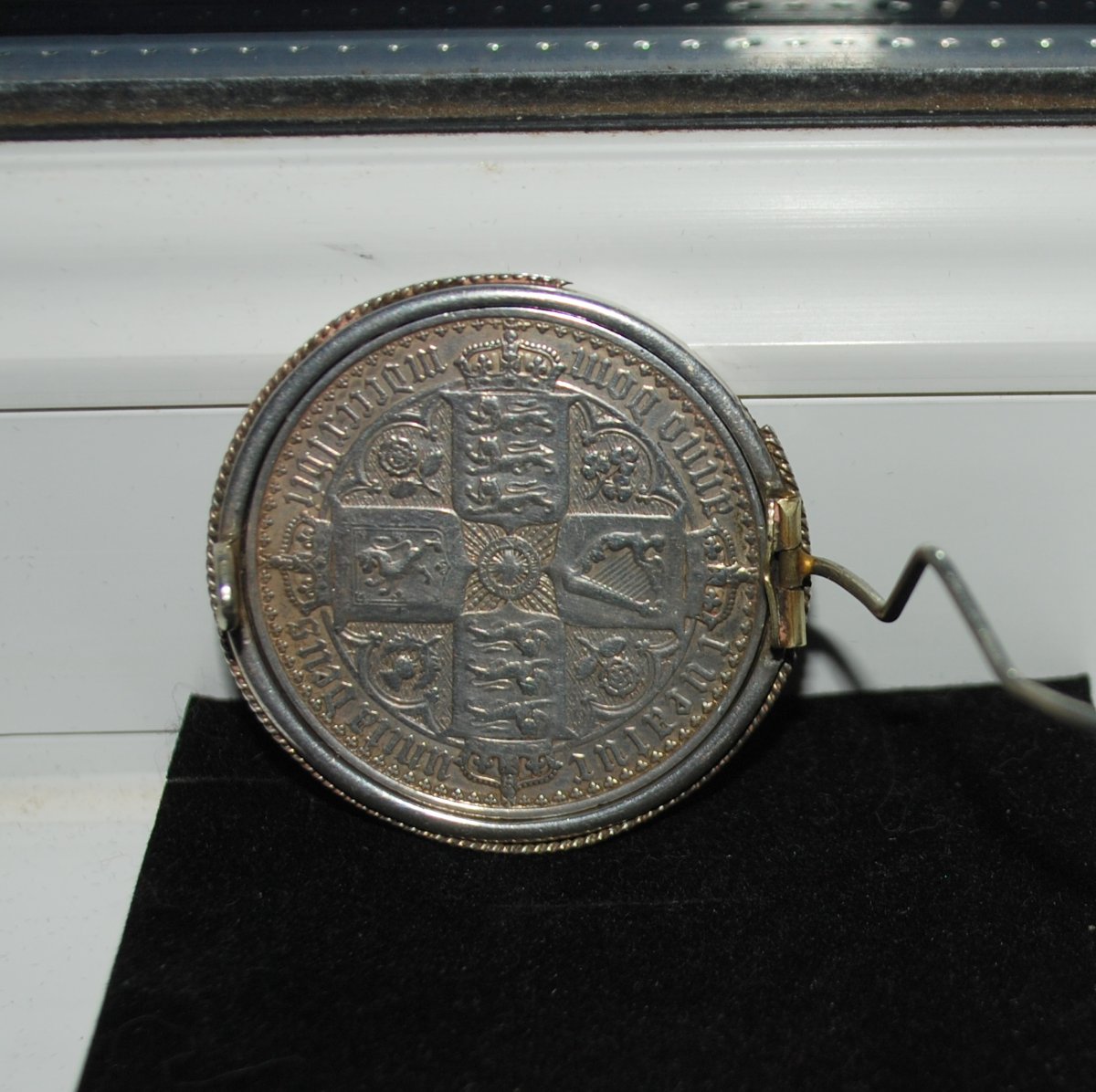 1847-Gothic-Crown.-How-To-Tell-If-Replica