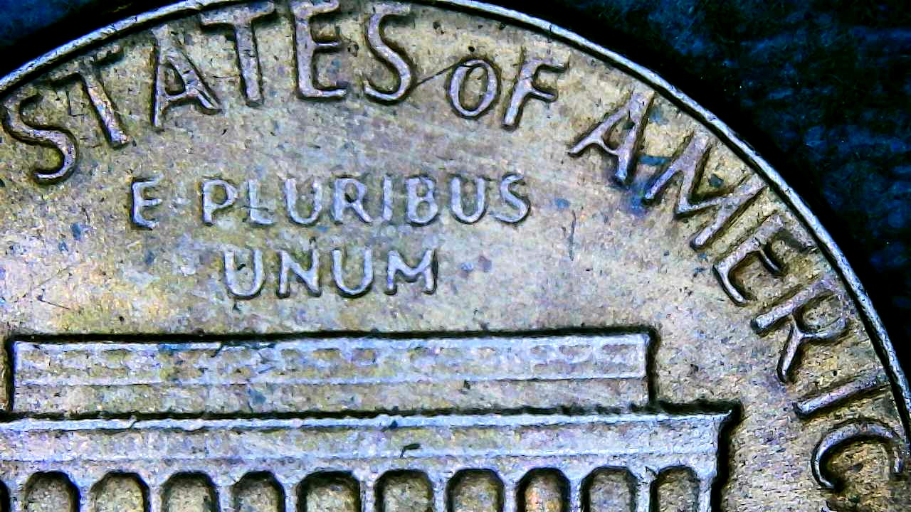 1982-D-Large-Date-Penny-What-Are-The-Lines-On-Both-Sides-Of-The-Cent-And-Why-Are-The-Letters-Stretch