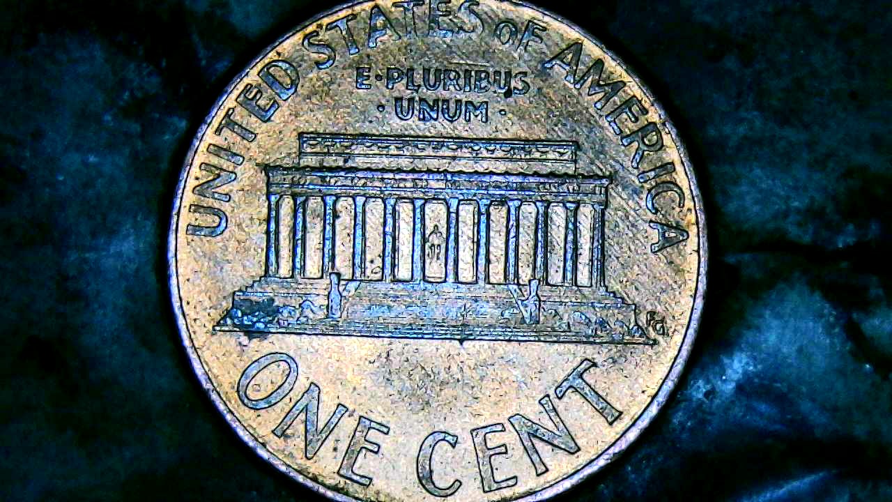 1995--D--Cent-Is-The-Bottom-Of-Lincolns-Bust-Suposed-To-Be-That-Fat
