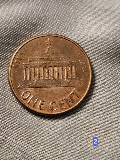 2001-Penny,-With-Unusual-Marking-Above-Memorial-On-Reverse