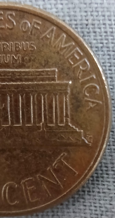 Lincoln-Memorial-1975-D-Coin-Seem-Blur-On-Obverse.