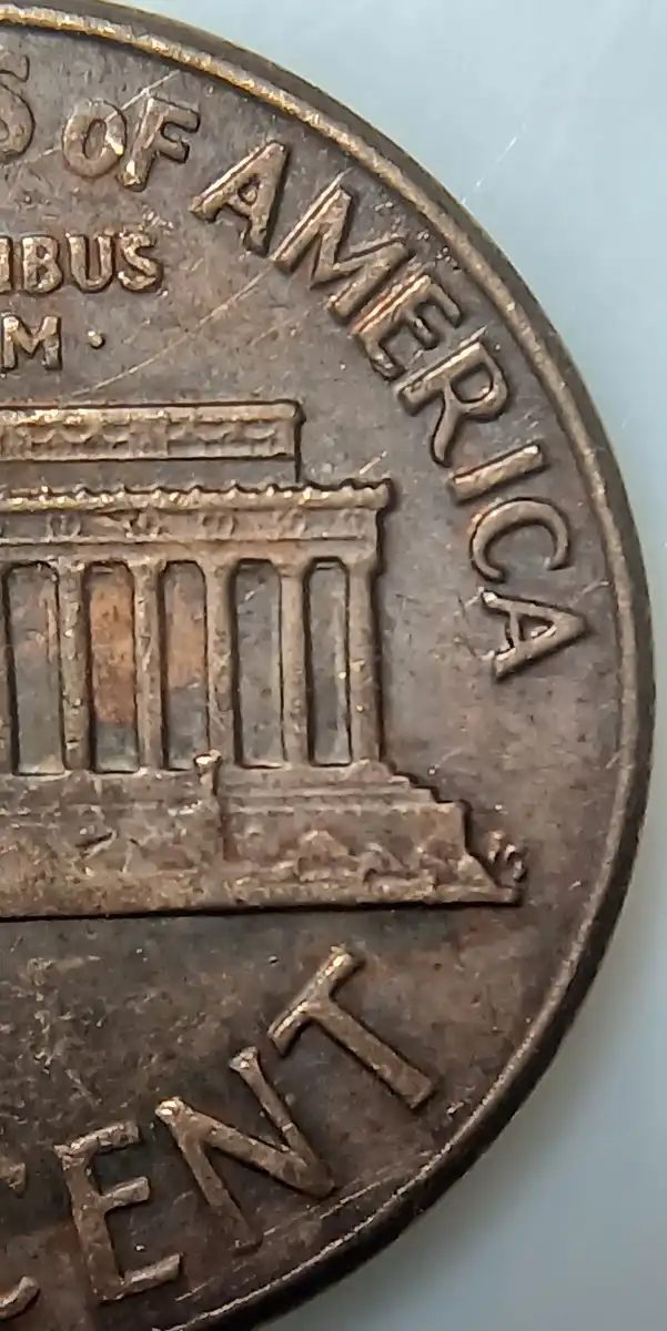 1970-Lincoln-Penny-With-Unknown-Design-In-Front-Of-The-Portrait.
