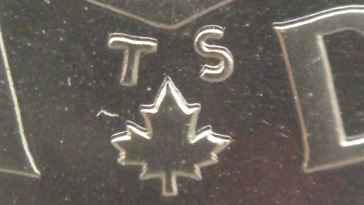 1971-Nickel-Dollar-British-Columbia---Reverse-Doubling-Close
