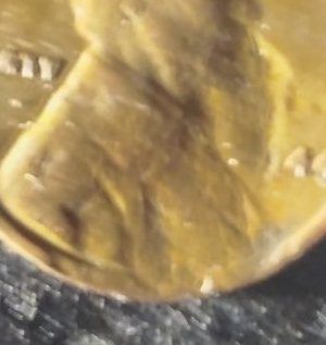 Help-Please.-Is-This-A-Minting-Error-Or-Something-Else.-1944-Wheat-Penny