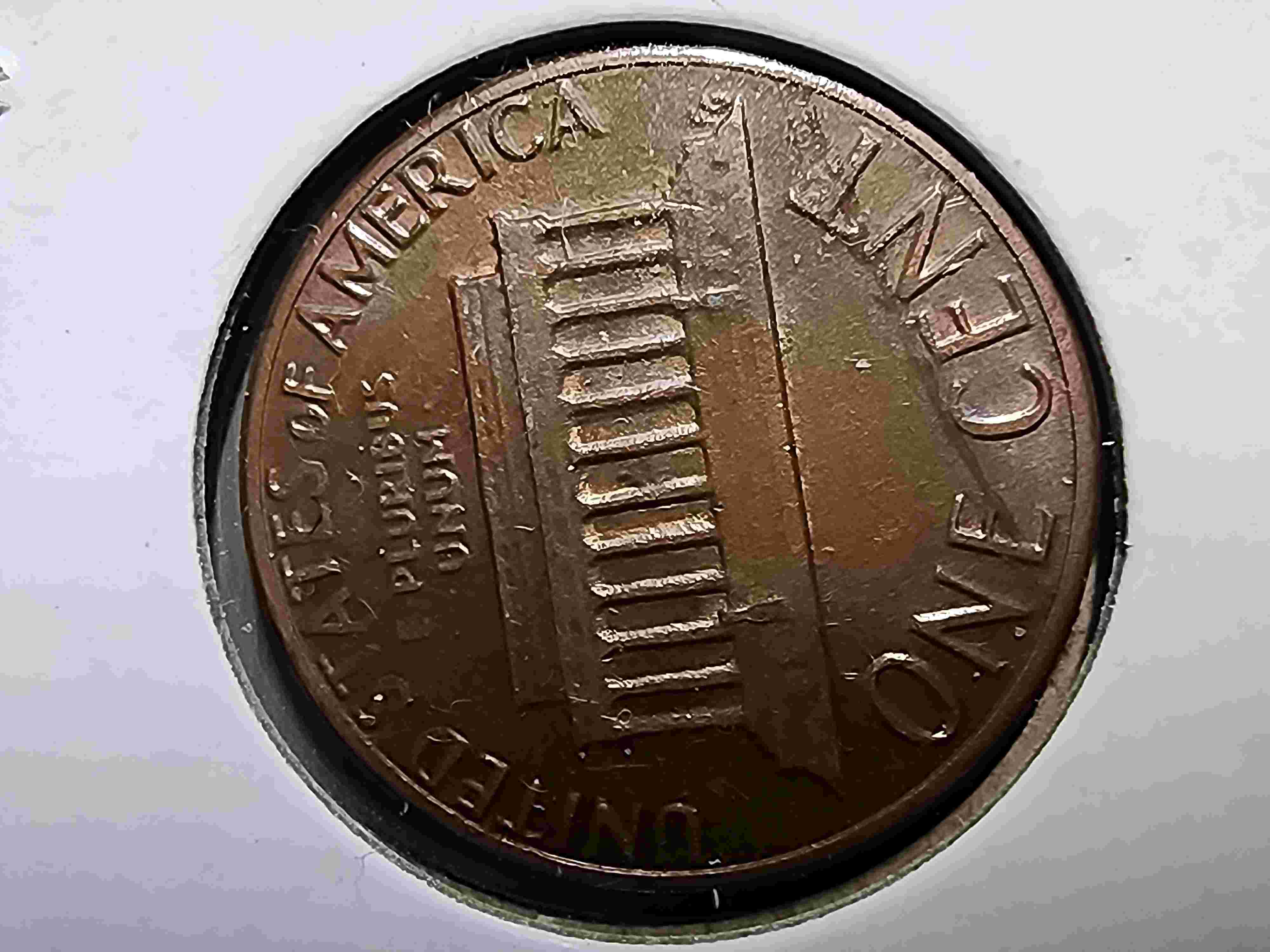 1982-No-Mint-Small-Date-2.5g-Zinc-Penny-With-Possible-Strike-Through