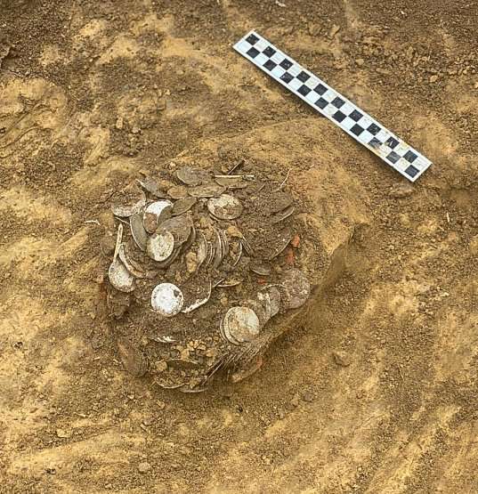 Civil-War-Era-Coins-Worth-�100,000-Unearthed-In-Field-Behind-Pub
