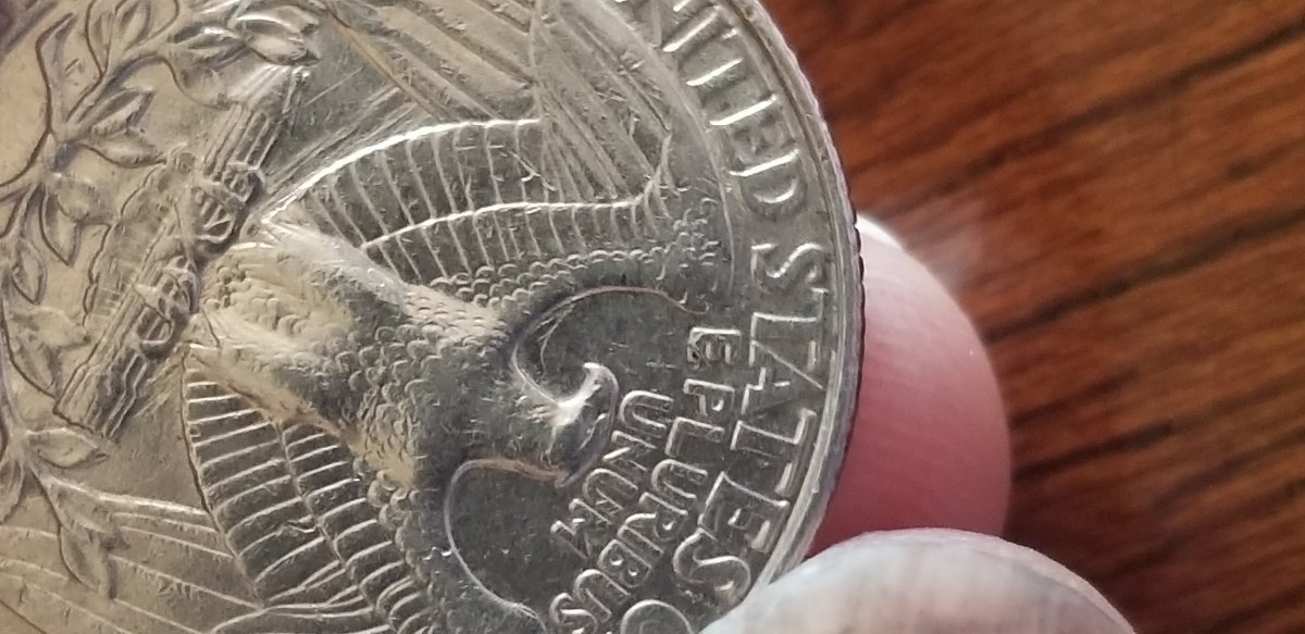 1998-P-Quarter-Reverse-Looks-To-Have-A-Something-Under-The-Eagle