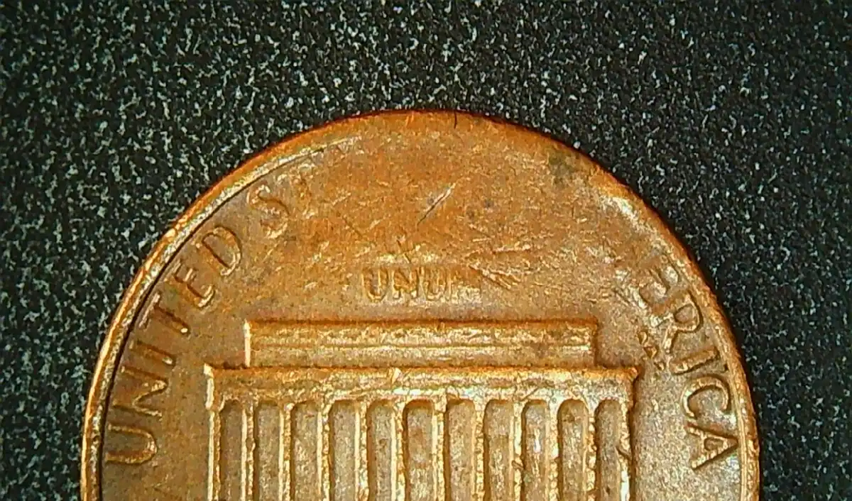 1982-LD-LMC-Strike-Weakness-Top-Reverse-Slightly-Obverse-Base-Right-Of-Lincoln