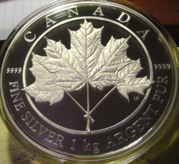 1-Kg-Maple-Leaf