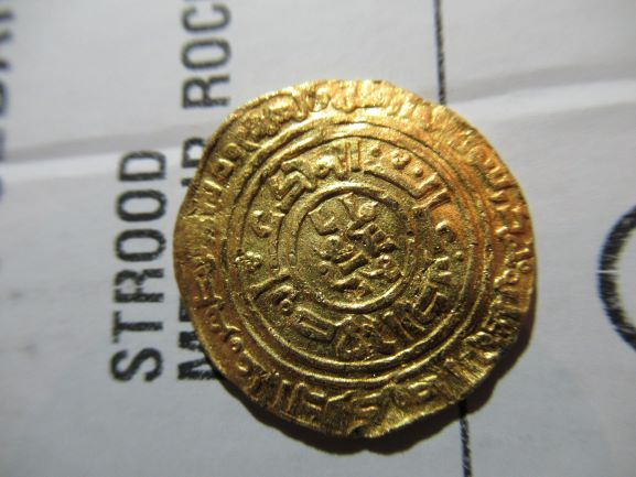 Any-Ideas?-20mm-Diam-And-Have-No-Idea-Of-Language,-Arabic-?-Id:-12th-Century-Ayyubid-Dinar