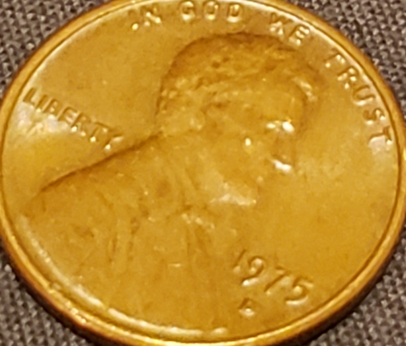 Printing-Error.-1975-D-Mole-On-Lincolns-Upper-Check.
