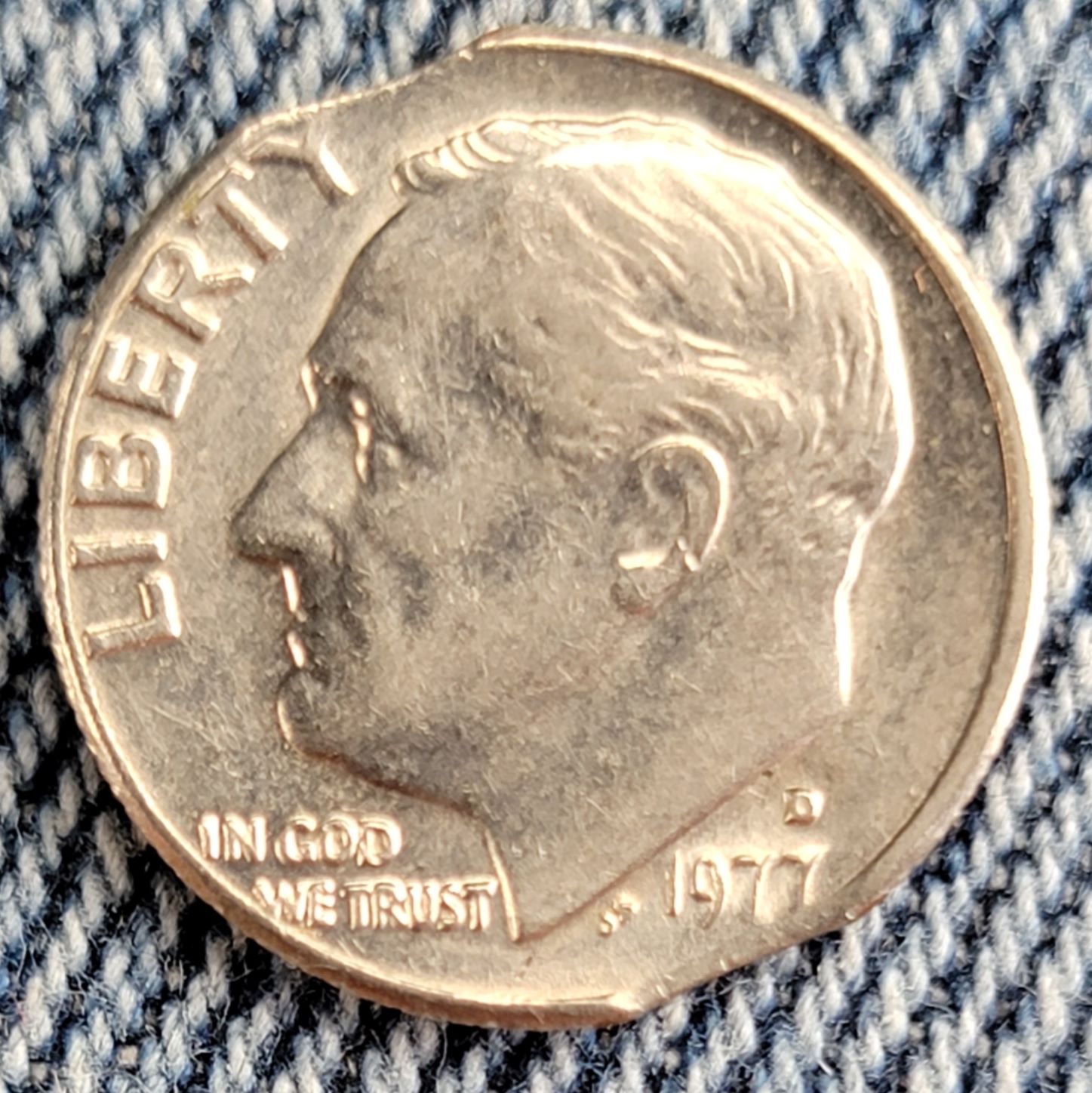 1977-D-Roosevelt-Dime-With-Double-Clipped-Planchet