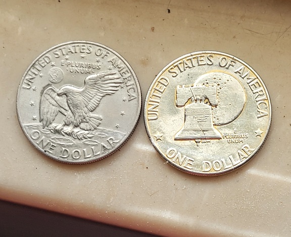 1976-Eisenhower-Dollar-Can't-Make-Out-A-MM-Gold-Plated-Maybe