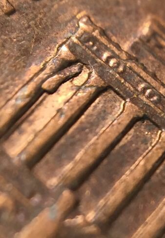 Glob-In-Bay-One-Of-Memorial,-Die-Chip?