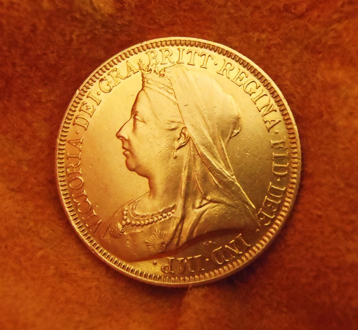 1893-Queen-Victoria-Veiled-Head-Gold-£2