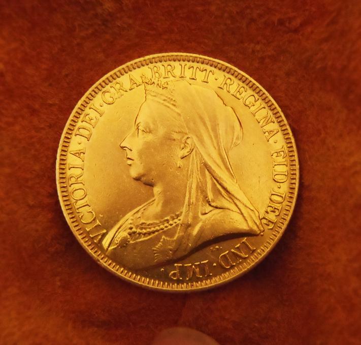 1893-Queen-Victoria-Veiled-Head-Gold-£2