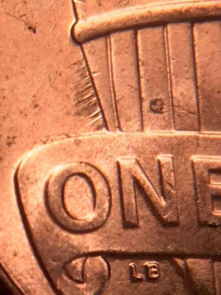 2015-D-Die-Scratches-Left-Of-Shield?