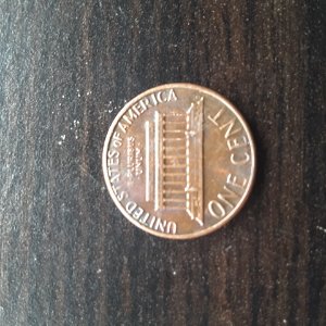 1982-USA-1-Cent-Coin-Whats-The-Metal-Dot-In-Coin