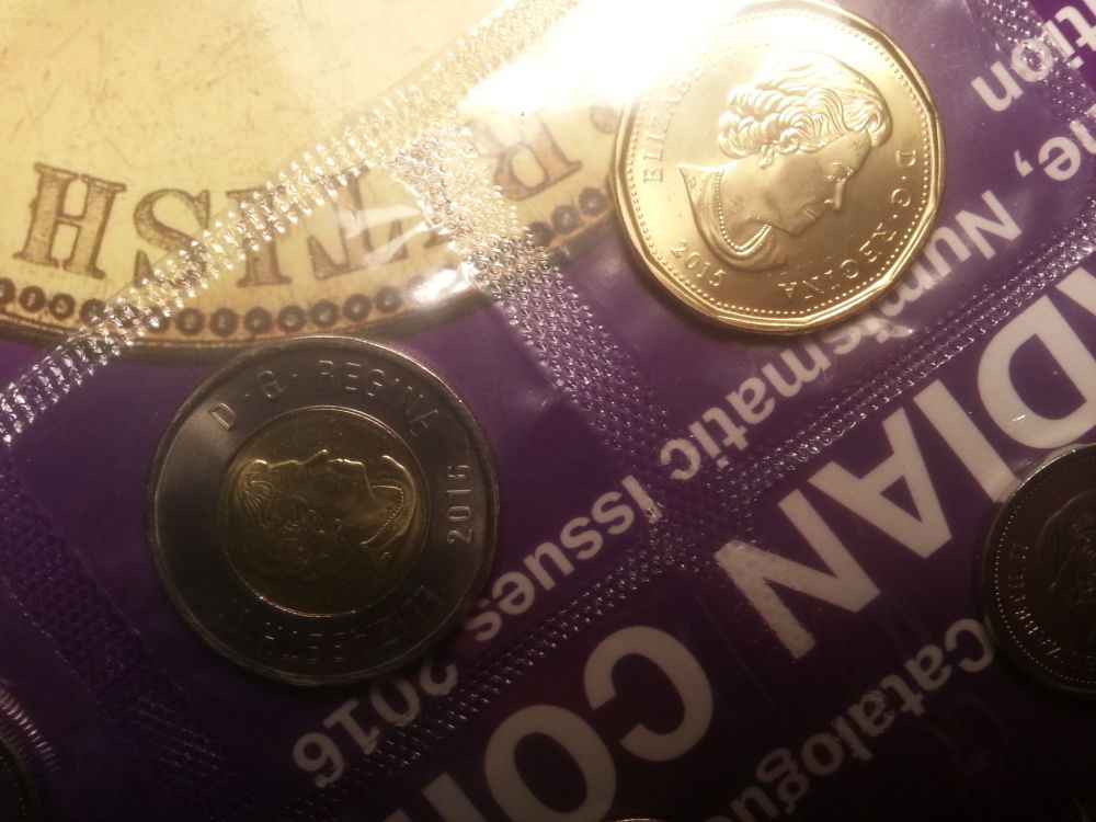 Canada-2016-Uncirculated-Set-#148390-Contains-2015-Loonie