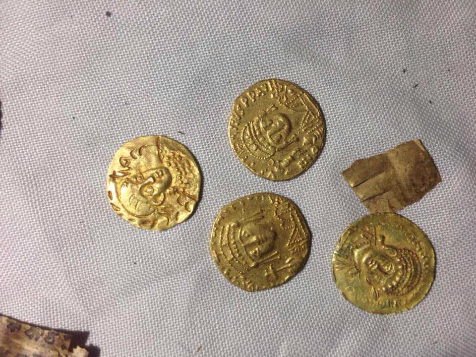 I-Hav-No-Ideea-What-I-Got,-First-Time-On-This-Forum-Coins,-Letter,-Ring
