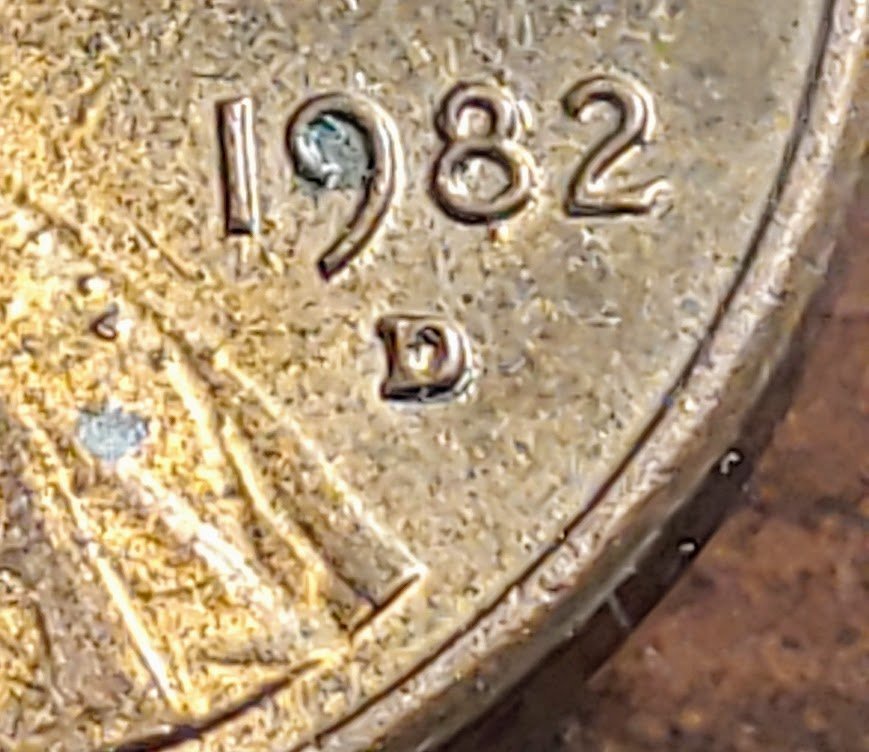 Help-Needed-1982-D-Lincoln-Copper-Cent,-Small-Date-Or-Large?
