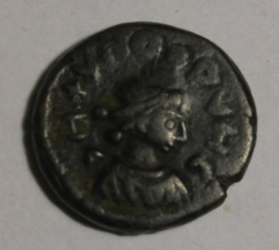 Any-Ideas-About-This-Late-Copper-Roman-Coin?