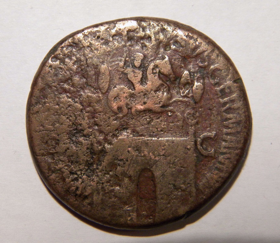 Claudius-Ae-Sestertius-With-Triumphal-Arch-With-Countermark