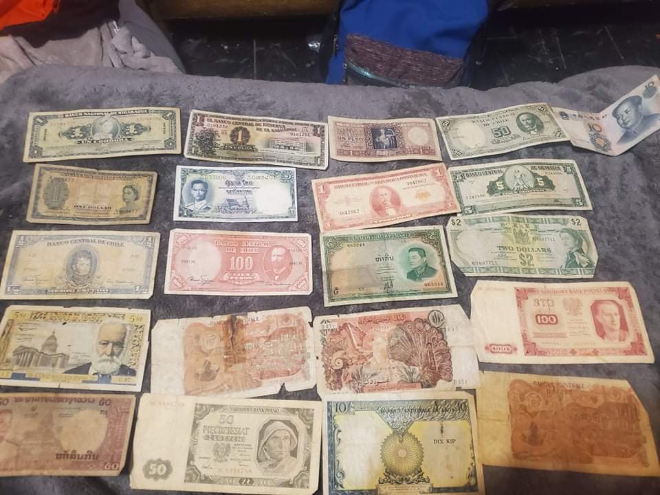 Help-Me-With-This-Paper-Money-With-Sequenced-Serial-Numbers
