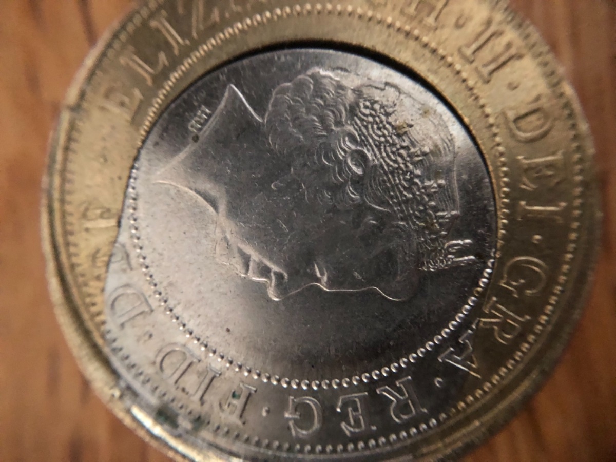 UK-�2-Coin-Minting-Error-Or-Fake?