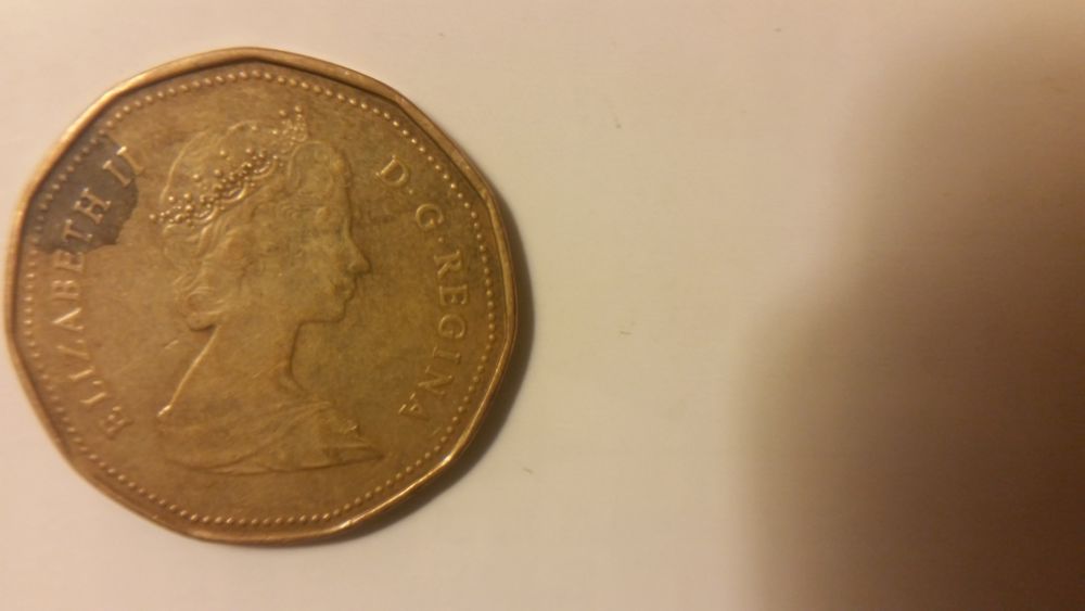 Canadian-Dollar-And-2-Dollar-Coin