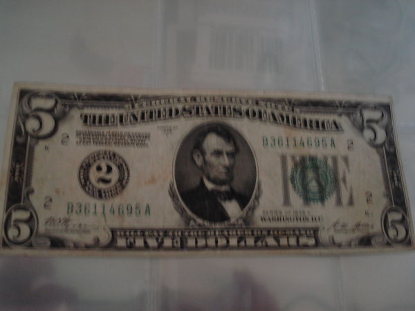 1928A-Five-Dollar-Bill-Redeemable-In-Gold