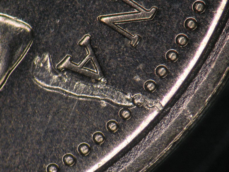 Nice-2004-Canadian-1-Cent-/-Very-Nice-Die-Chip-Cud