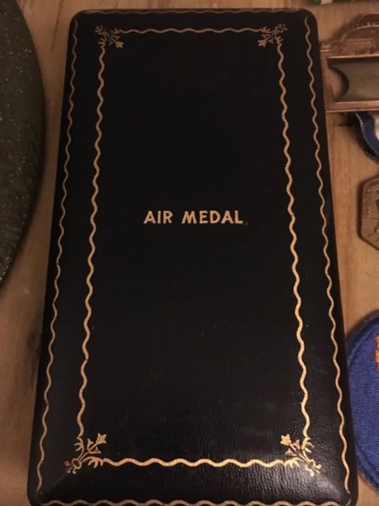 WW2-Air-Medal-With-13-Oak-Leaf-Clusters!