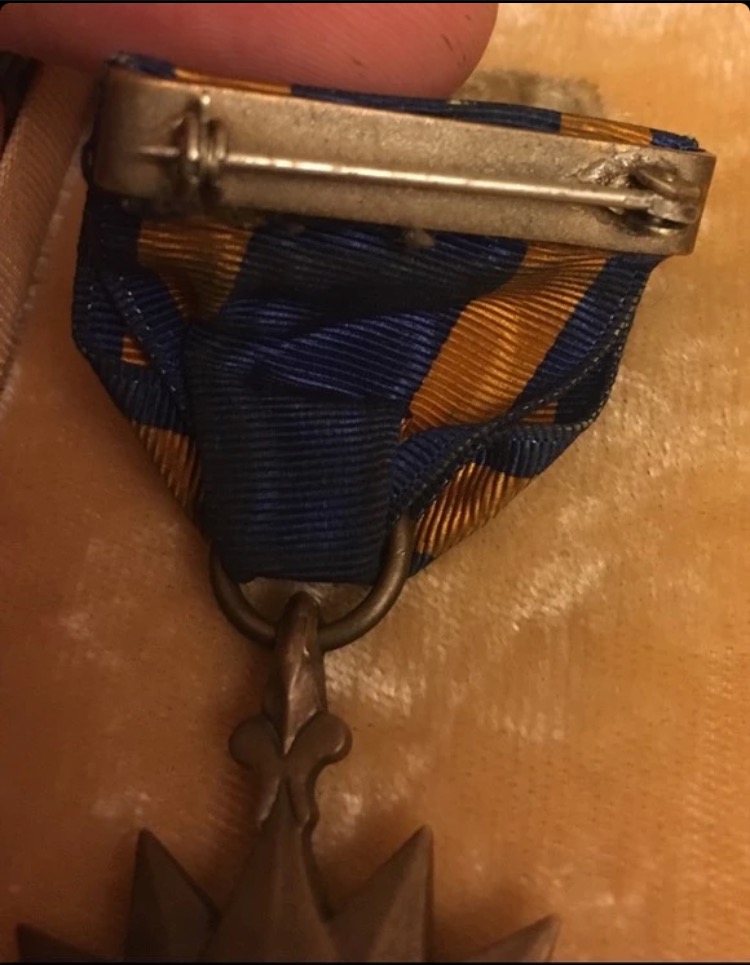 WW2-Air-Medal-With-13-Oak-Leaf-Clusters!