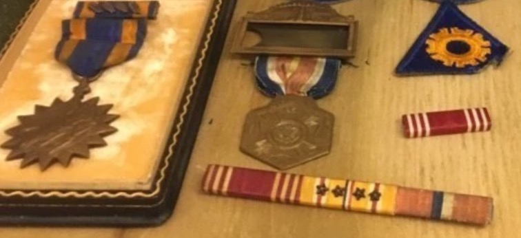 WW2-Air-Medal-With-13-Oak-Leaf-Clusters!