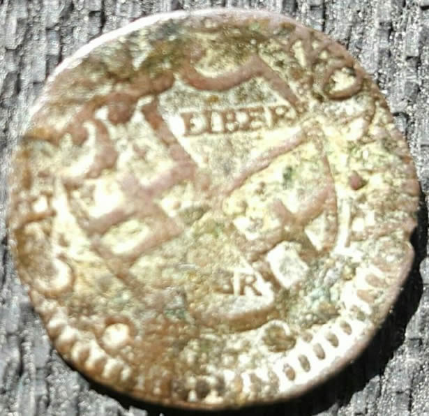 I-Have-No-Clue-What-This-Is.-It's-Small-And-Old!