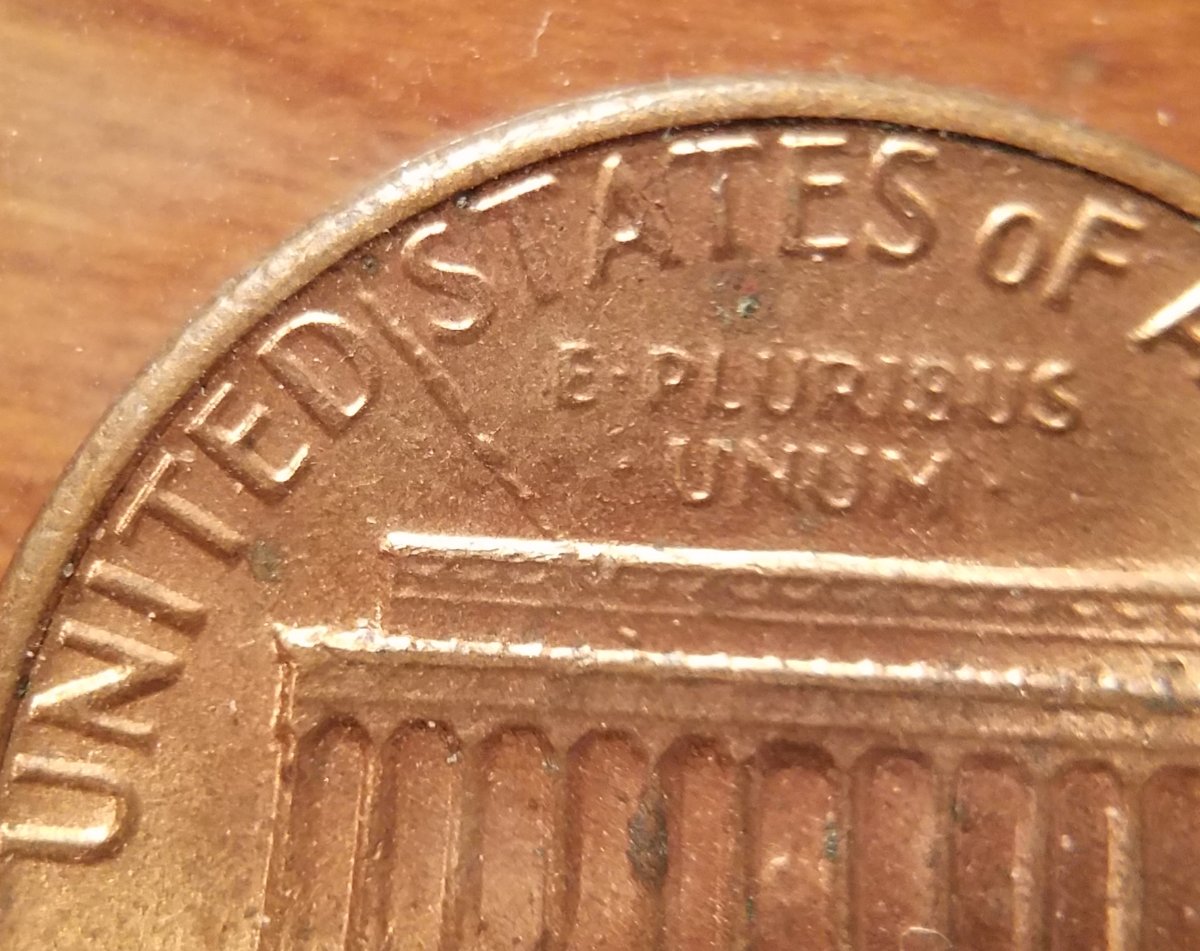 1982-P-Small-Date-With-Reverse-Die-Crack