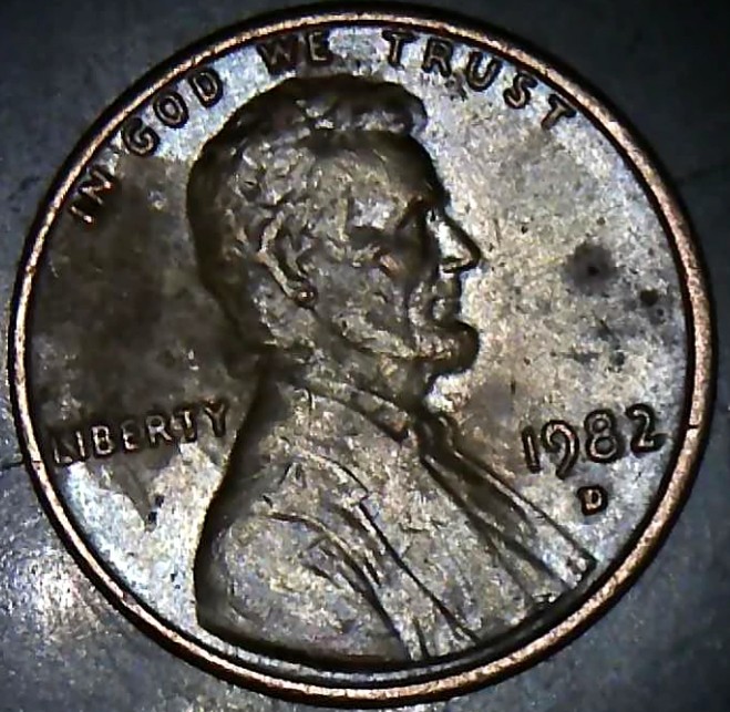 1982-D-Lincoln-Memorial-Cent-Embedded-Struck-Thru/-Struck-In-/-Possible-Multi-Struck