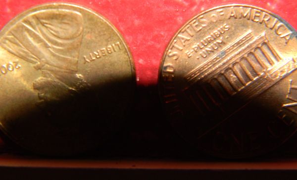 Yellowish-Colored-Lincoln-2001-Cent?